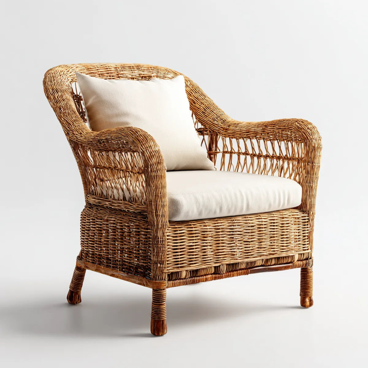 Fauteuil de salon en osier naturel tressé marron avec coussins écrus 78 x 82 x 90 cm forme arrondie
